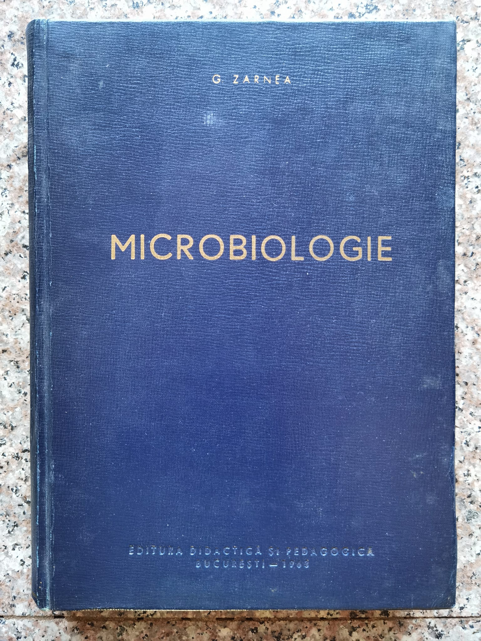 microbiologie                                                                                        g. zarnea                                                                                           