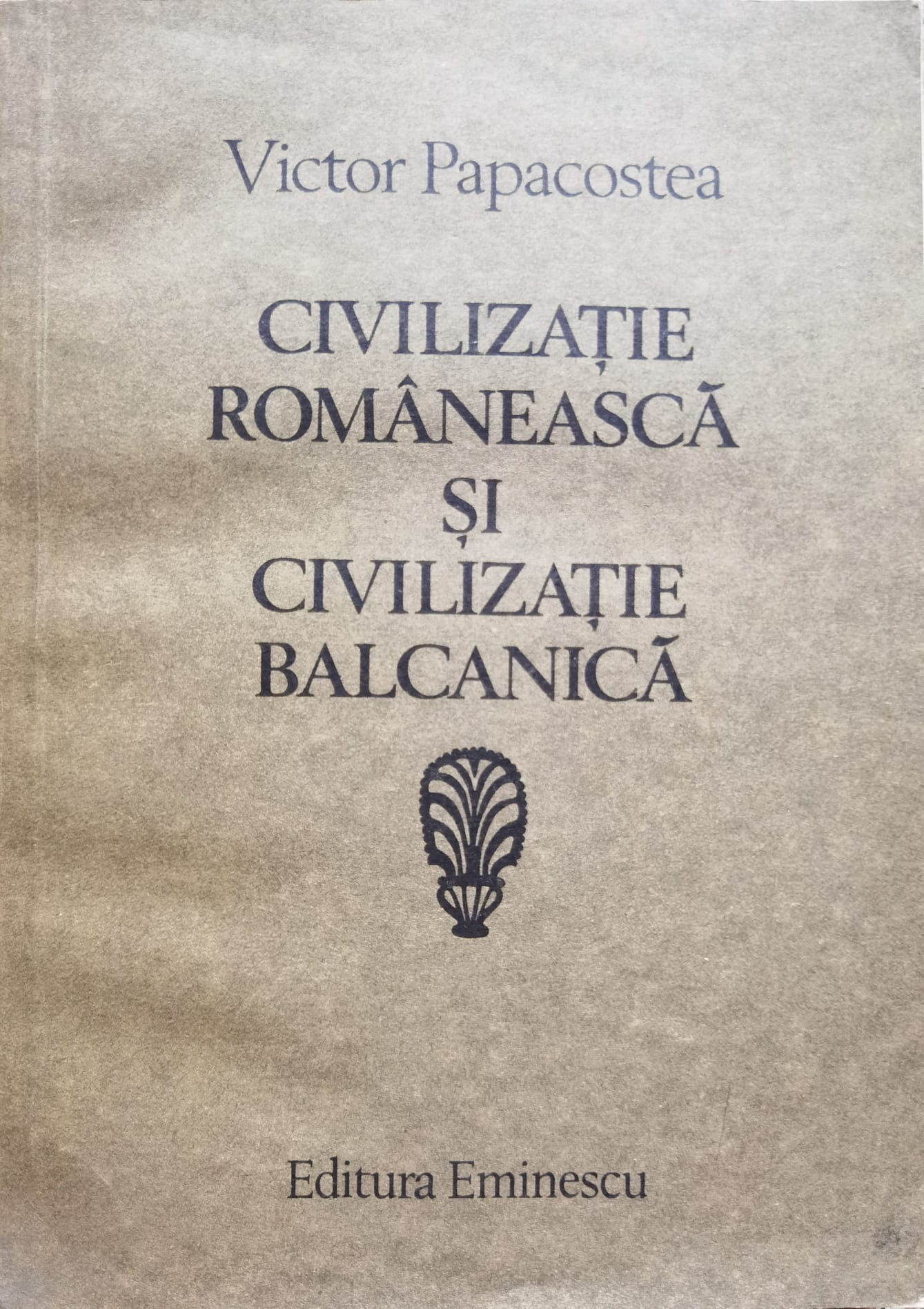civilizatia romaneasca si civilizatia balcanica                                                      v. papacostea                                                                                       