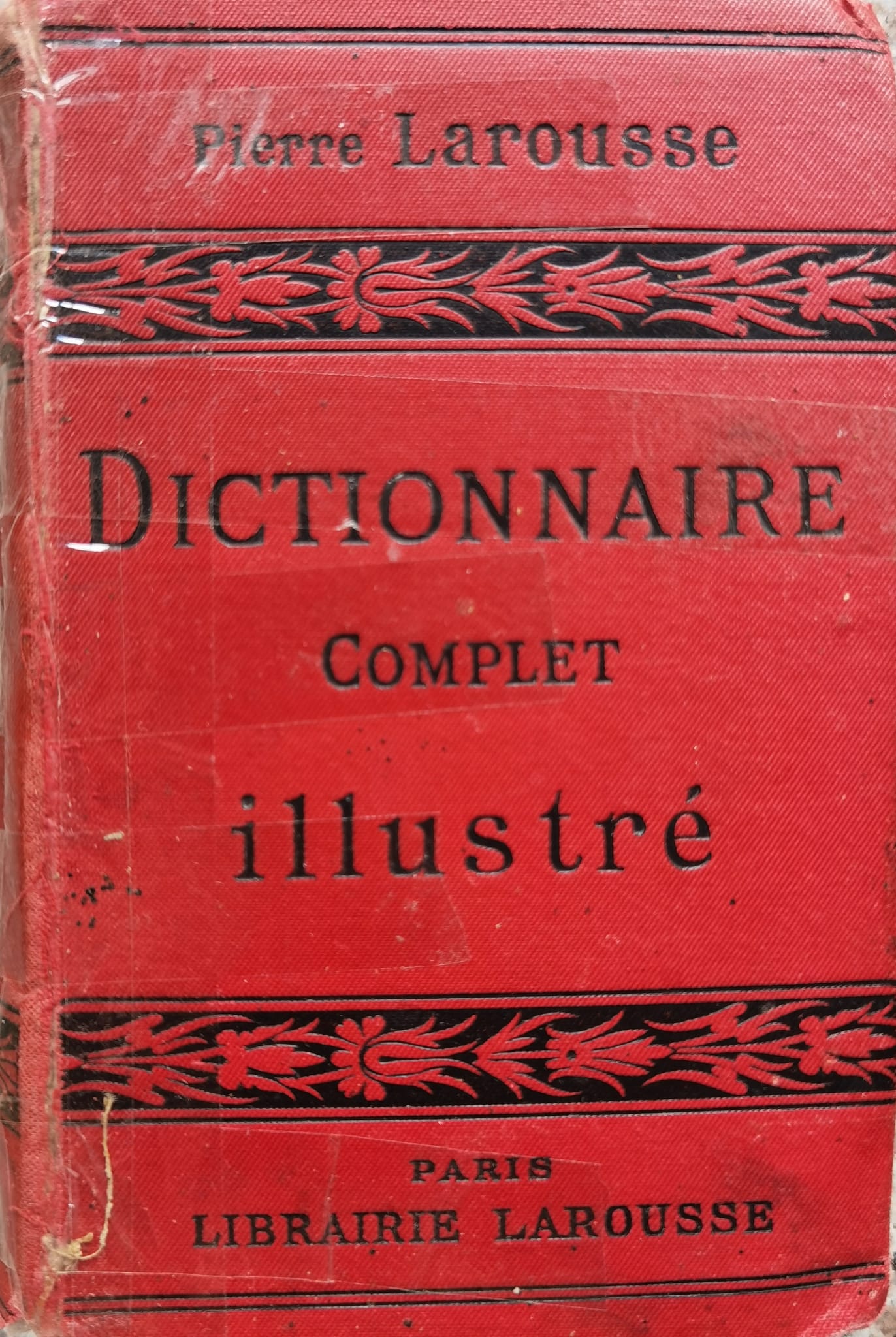 dictionnaire complet illustre                                                                        p. larousse                                                                                         